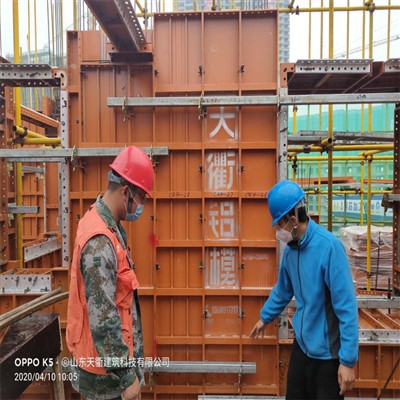 صندوق نقل صب الخرسانة من الألومنيوم